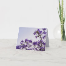 Paarse Jacaranda boom met Maan, lente esthetiek