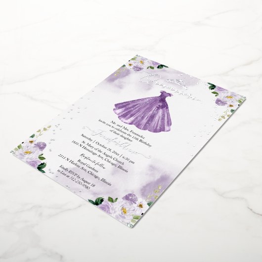 Paarse jurk Quincenera Folie Uitnodiging (Gedraaid)