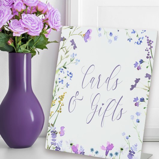 Paarse Kaarten van wilde bloemen en Gifts Table Reclamebord Met Voetstuk