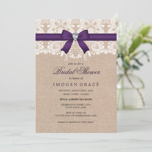 Paarse kant & Burlap Vrijgezellenfeest Uitnodigen Kaart (Staand voorkant)