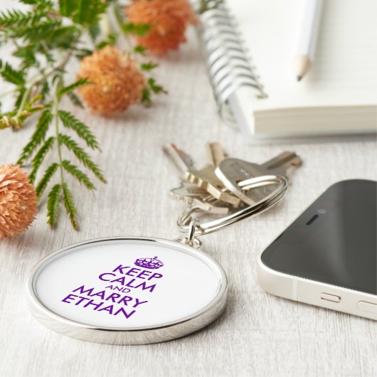 Paarse Keep Calm en Marry Ethan Sleutelhanger (Zijkant)