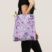 Paarse kersenbloesems gepersonaliseerd monogram tote bag (Dichtbij)