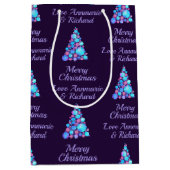 Paarse kerstboom met naam medium cadeauzakje (Voorkant)