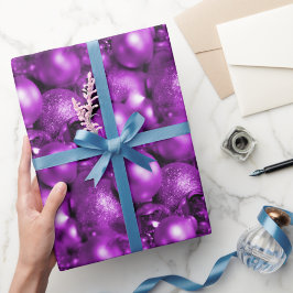 Paarse kerstcadeautjes cadeaupapier