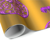 Paarse kerstdecorpties op goud cadeaupapier (Rol Hoek)