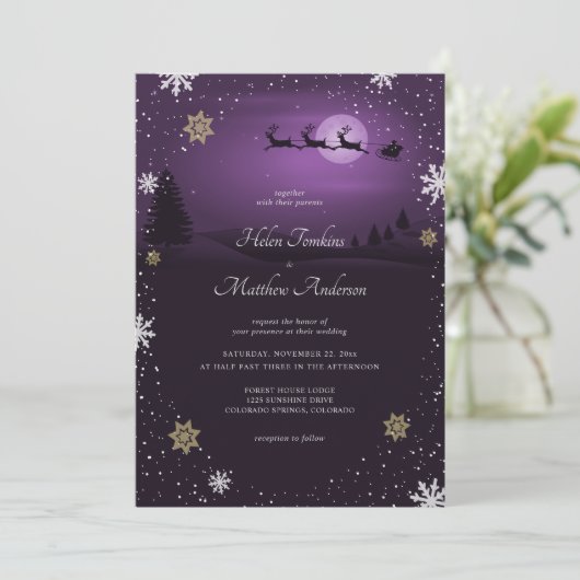 Paarse Kerstman Kerstmis bruiloft uitnodigingen (Staand voorkant)