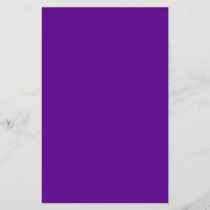 Paarse kleurdecor voor accenten flyer