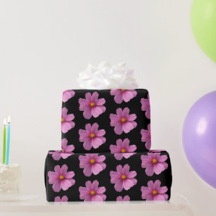 Paarse Kosmos Bloem met Geel Centrum op Zwart Cadeaupapier