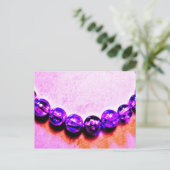 Paarse kralen uitnodiging briefkaart (Staand voorkant)