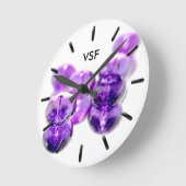 Paarse kringen gepersonaliseerde initialen wandklo ronde klok (Hoek)