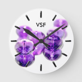Paarse kringen gepersonaliseerde initialen wandklo ronde klok