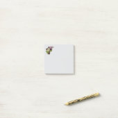 Paarse Kruis En Bloemen Post-it® Notes (Op bureau)