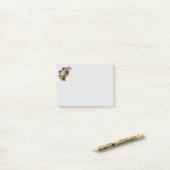 Paarse Kruis En Bloemen Post-it® Notes (Op bureau)