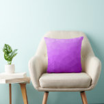 Paarse lavendel gradiënt geometrisch mesh patroon kussen<br><div class="desc">Koel licht donker ombre gradiënt geometrische mesh patroon kussen home decor voor moderne kamers. Driehoek geometrisch gaas met licht donker paarse lavendel ombre gradiënt.</div>