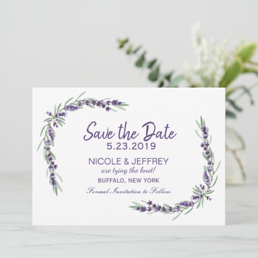 Paarse lavender Lila Vloeiingsweddenschap Bewaar d Save The Date (Staand voorkant)