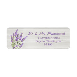 Paarse lavenderbloemen op hout etiket