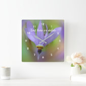 Paarse leliebloem gepersonaliseerd vierkante klok (Huis)