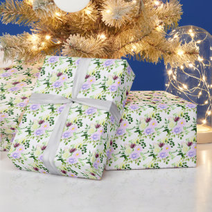 Paarse lente bloemen met bladgroen cadeaupapier