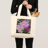Paarse lentescrocussen. grote tote bag (Voorkant (product))