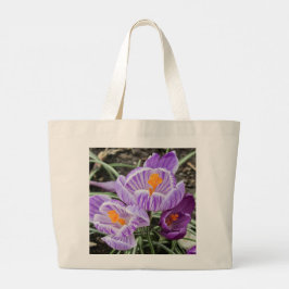 Paarse lentescrocussen. grote tote bag