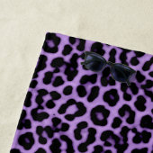 Paarse leopard Spots Print Patroon Strandlaken (In situ)