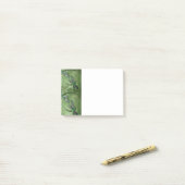 Paarse Libellen met Vleugels op Zachte Lichtgroene Post-it® Notes (Op bureau)