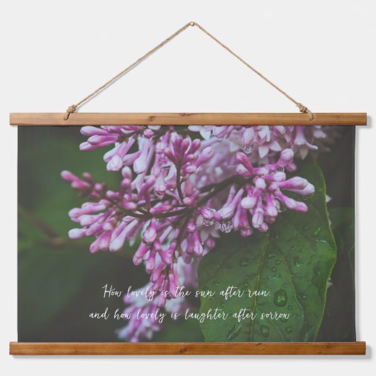 Paarse lila bloemen na regen hangen tapijt hangend wandkleed (Voorkant)