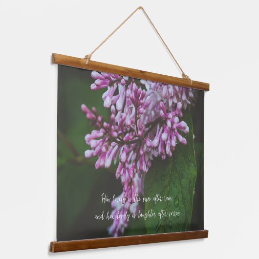 Paarse lila bloemen na regen hangen tapijt hangend wandkleed (Gebogen)