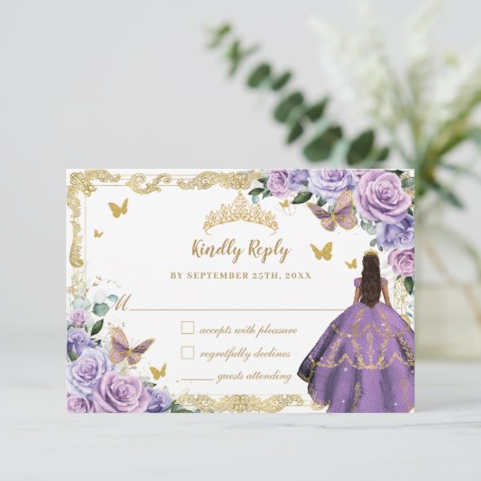 Paarse Lila Bloemen Quinceañera Princess Gold RSVP Kaartje (Staand voorkant)
