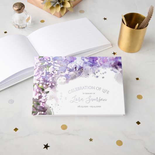 Paarse Lila Bloemen Viering van het Levensmonument Gastenboek (Voorkant open)