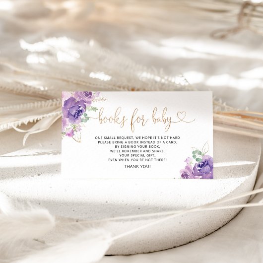 Paarse lila boeken voor de kaart van de baby