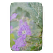 Paarse Lila Geranium Wildflower Botanische Foto Badmat (Voorkant Verticaal)