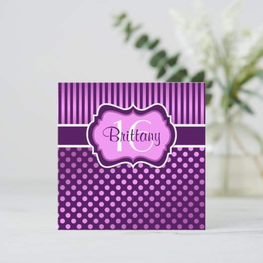 Paarse, Lila pokadots zestiende verjaardag uitnodi Kaart (Staand voorkant)