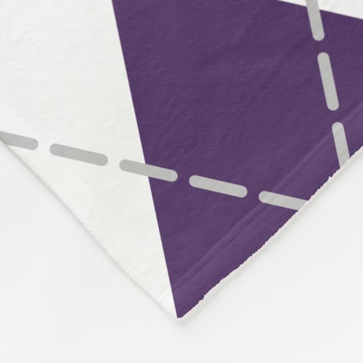 paarse lila witte argyle plaid monogrammed fleece deken (Hoek)