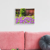 Paarse Lilacs in het land met een  schuur Canvas Afdruk (Insitu (Woonkamer))