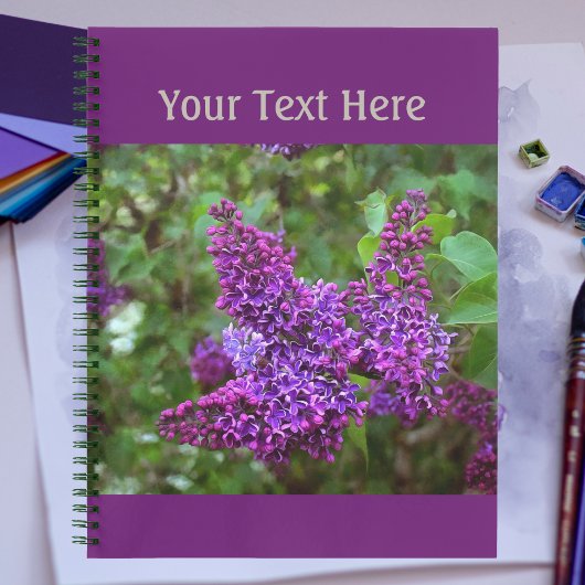 Paarse Lilacs op een lentedag gepersonaliseerd Notitieboek
