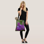 Paarse Lilacs op een lentedag Tote Bag (Op model)