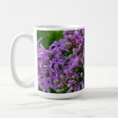 Paarse lilacs romantische elegante paarse foto van koffiemok (Links)
