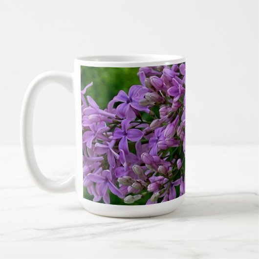 Paarse lilacs romantische elegante paarse foto van koffiemok (Links)