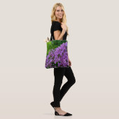 Paarse lilacs romantische elegante paarse foto van tote bag (Op model)