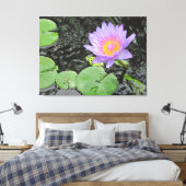 Paarse Lily en Pads Canvas Afdruk (Insitu (Slaapkamer))