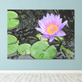 Paarse Lily en Pads Canvas Afdruk (Insitu (Houten vloer))