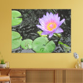 Paarse Lily en Pads Canvas Afdruk (Insitu (Woonkamer))