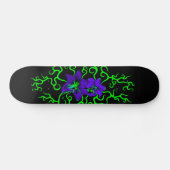Paarse Lily Flower op zwart Persoonlijk Skateboard (Horizontaal)