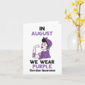 Paarse lint Overdosis Bewustzijnsmaand in augustus Kaart (Gele Bloem)