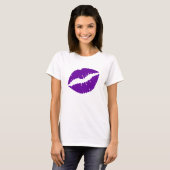Paarse lippenstift kus t-shirt (Voorkant volledig)
