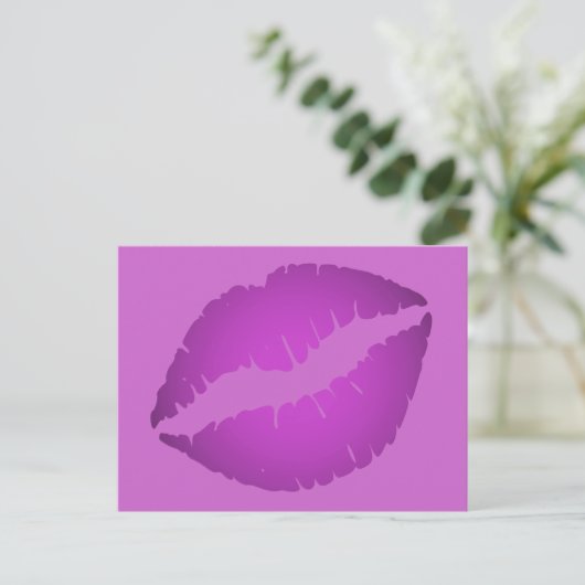 Paarse lipstick briefkaart (Staand voorkant)