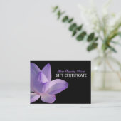Paarse Lotus Bloom op Zwart Cadeaubon Kortingskaartje (Staand voorkant)