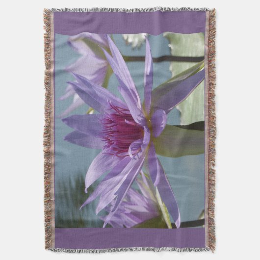 Paarse Lotus Flowers Close Up Gooi Deken (Voorkant Verticaal)