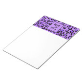 Paarse luipaard print aangepast monogram. notitieblok (Schuin)